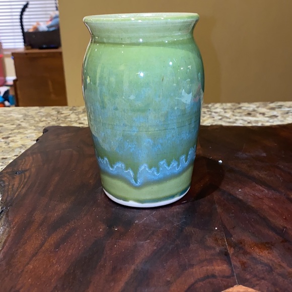 Studio art pottery bud vase 5.5 inches - Picture 7 of 8